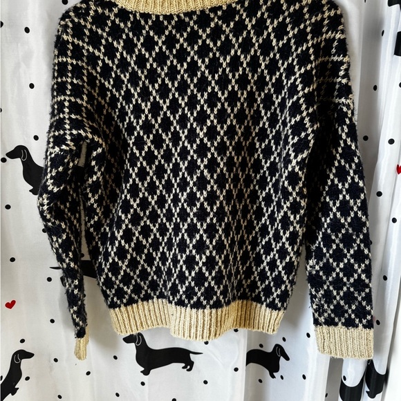 Stylish Black and Cream Women's Sweater - Picture 4 of 4